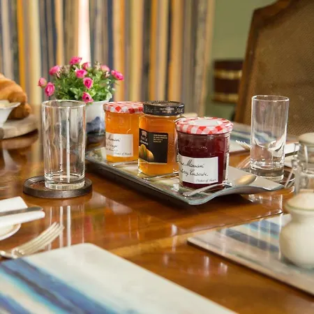 Lowlands Bed & Breakfast *