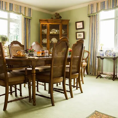 Lowlands Bed & Breakfast *